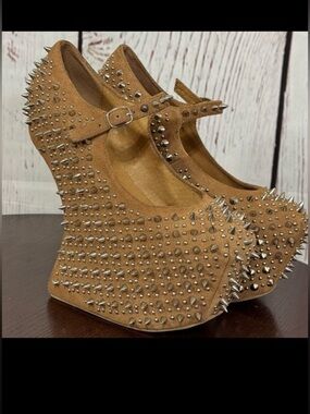 JEFFREY CAMPBELL NIGHT WALK PRICKLY Studded Tan Suede heelless Platform wedge 6